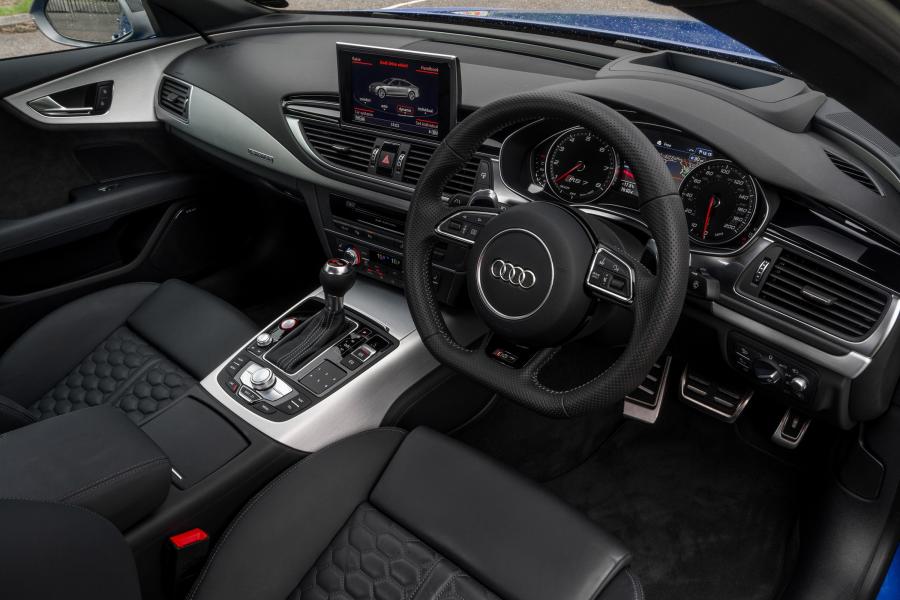 Интерьер Audi RS7 Sportback Performance 2016 года  (UK) (фото 17 из 21)